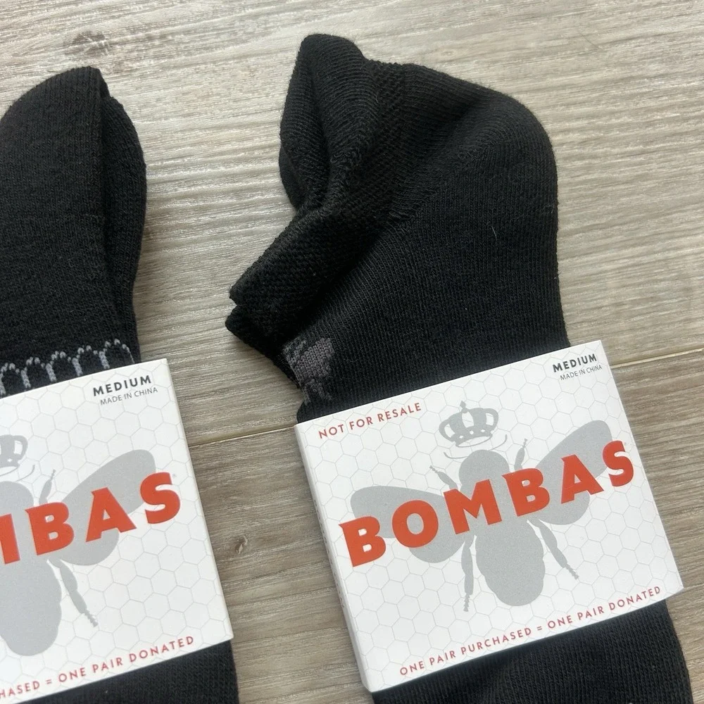 NWT Bombas Medium Performance Crew (3) Ankle (1) Socks LOT OF 4